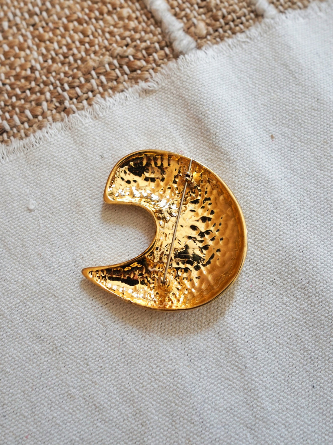 80's Abstract Crescent Brooch-closiTherapi | vinTage