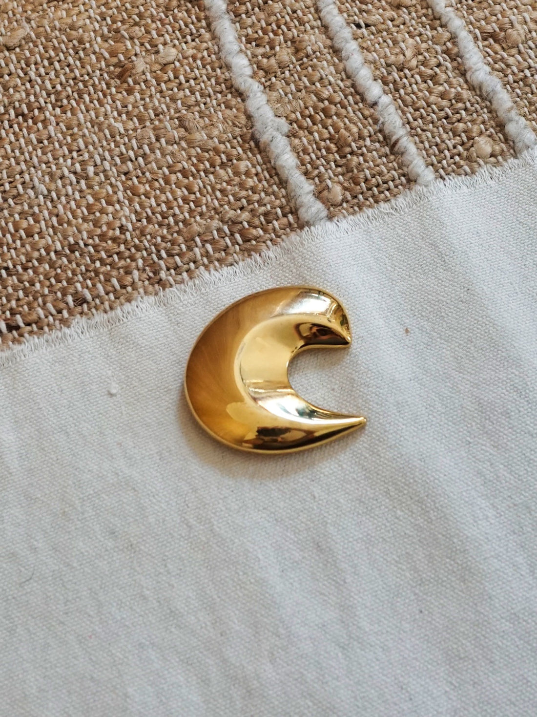 80's Abstract Crescent Brooch-closiTherapi | vinTage