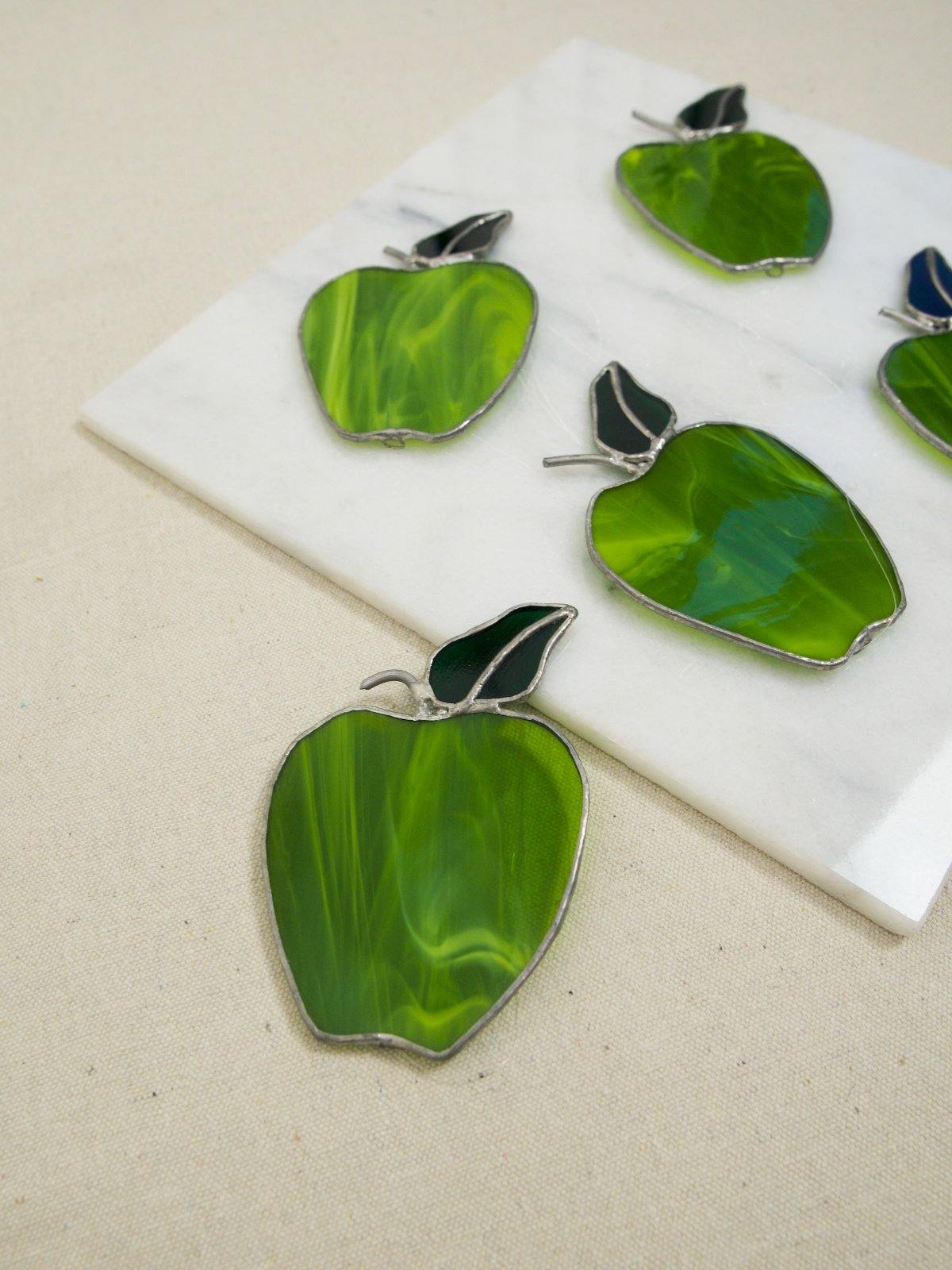 Handmade Green Glass Apple Suncatcher-closiTherapi | vinTage