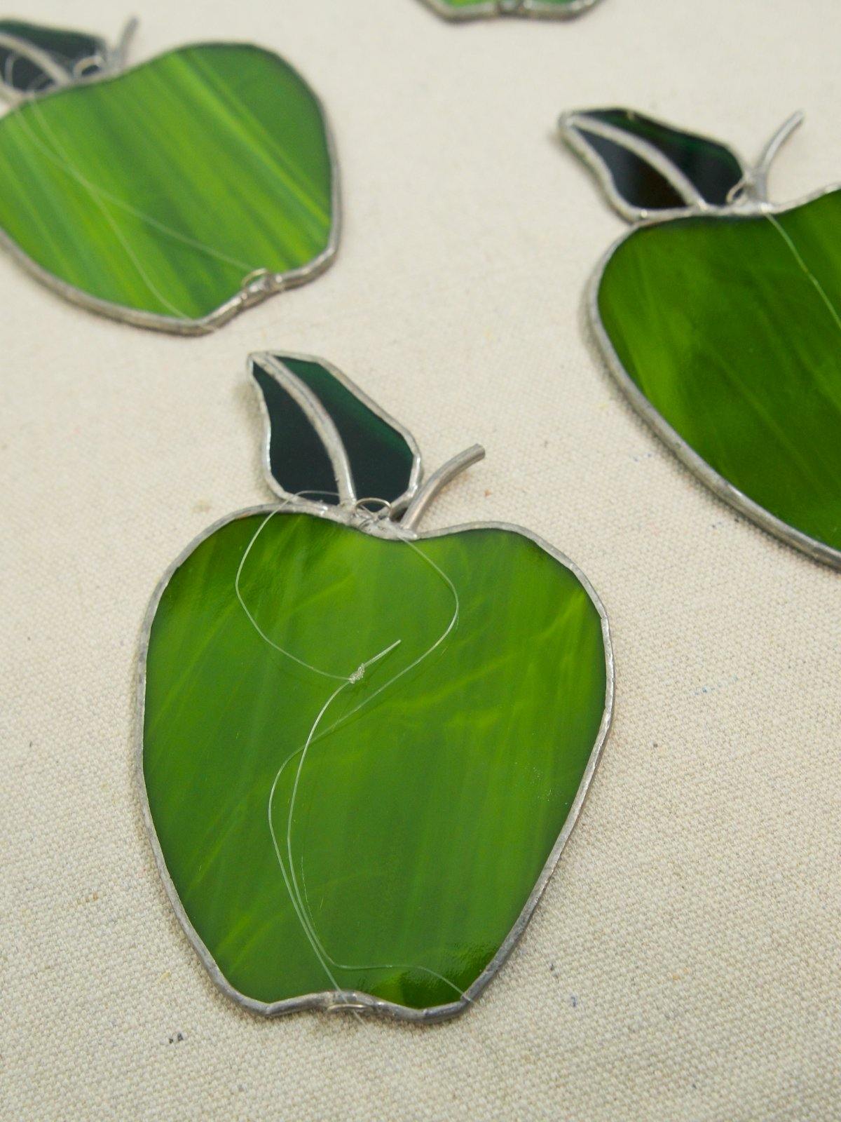Handmade Green Glass Apple Suncatcher-closiTherapi | vinTage