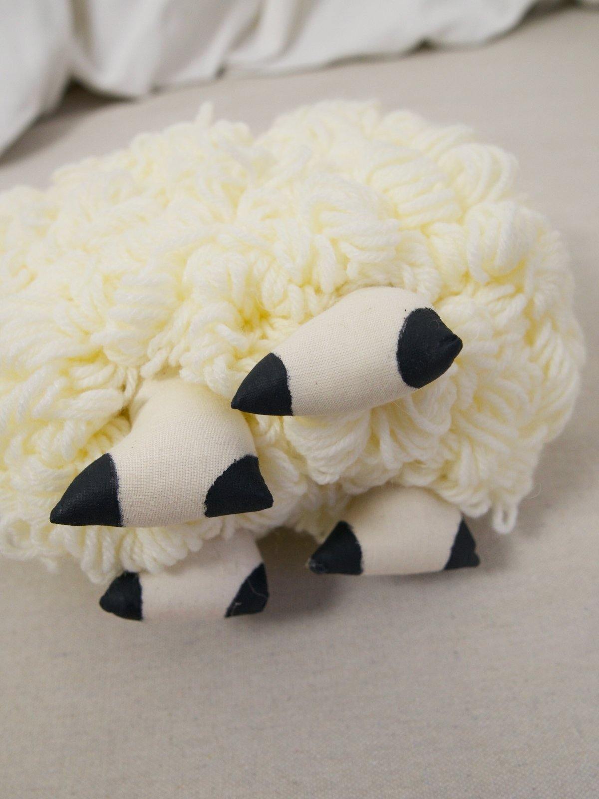 Handmade Loop Yarn Curly Sheep-closiTherapi | vinTage