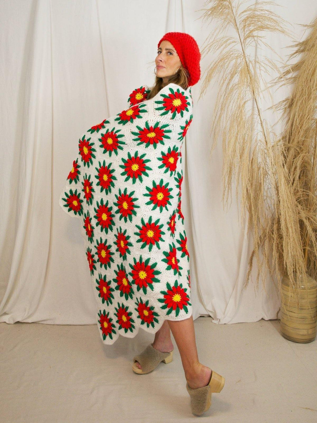Handmade Red Poinsettia Floral Afghan-closiTherapi | vinTage