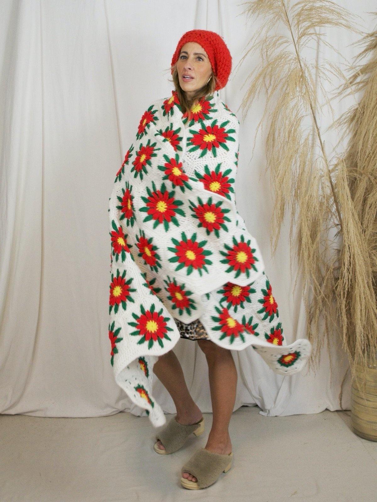 Handmade Red Poinsettia Floral Afghan-closiTherapi | vinTage