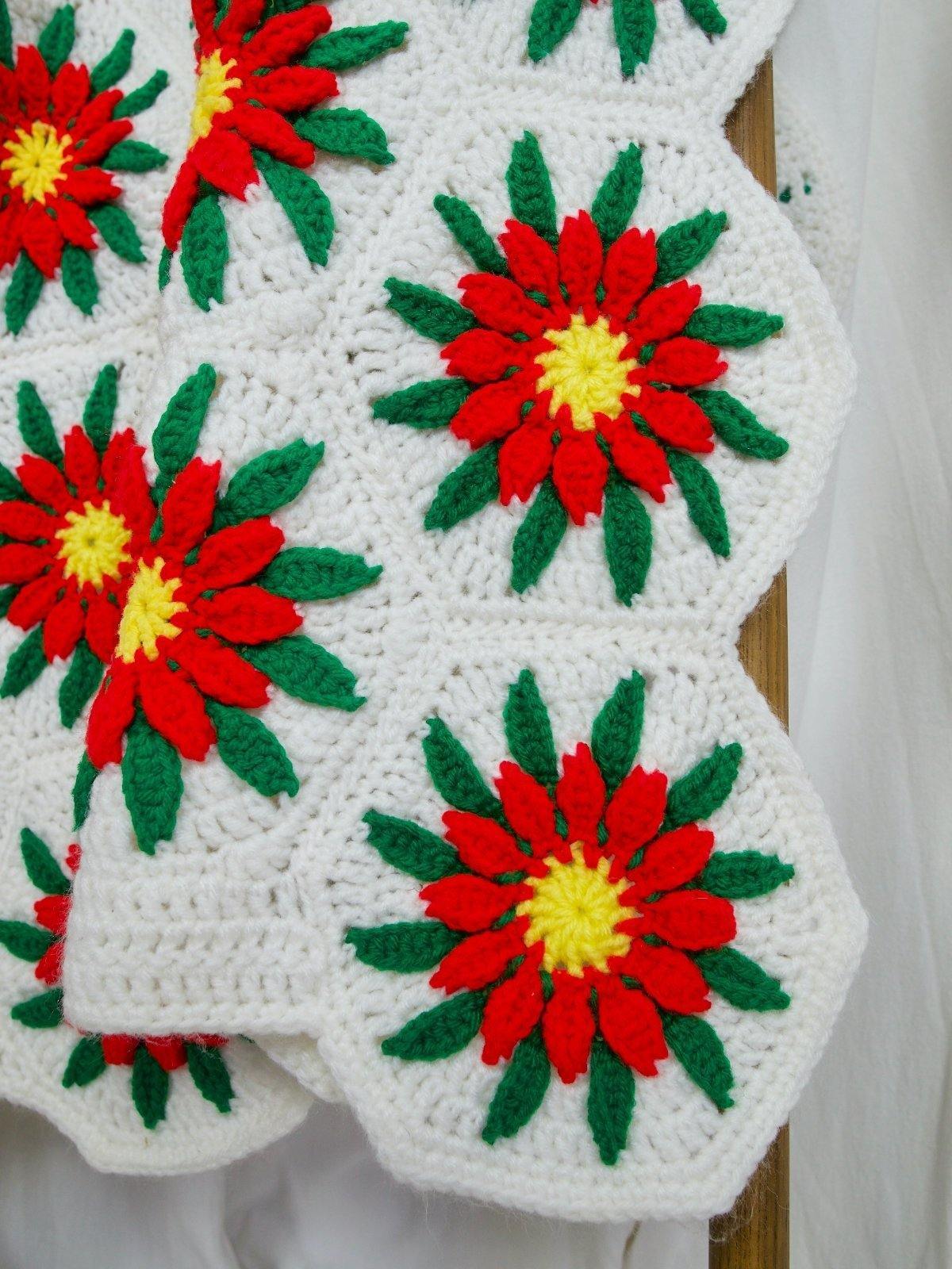 Handmade Red Poinsettia Floral Afghan-closiTherapi | vinTage