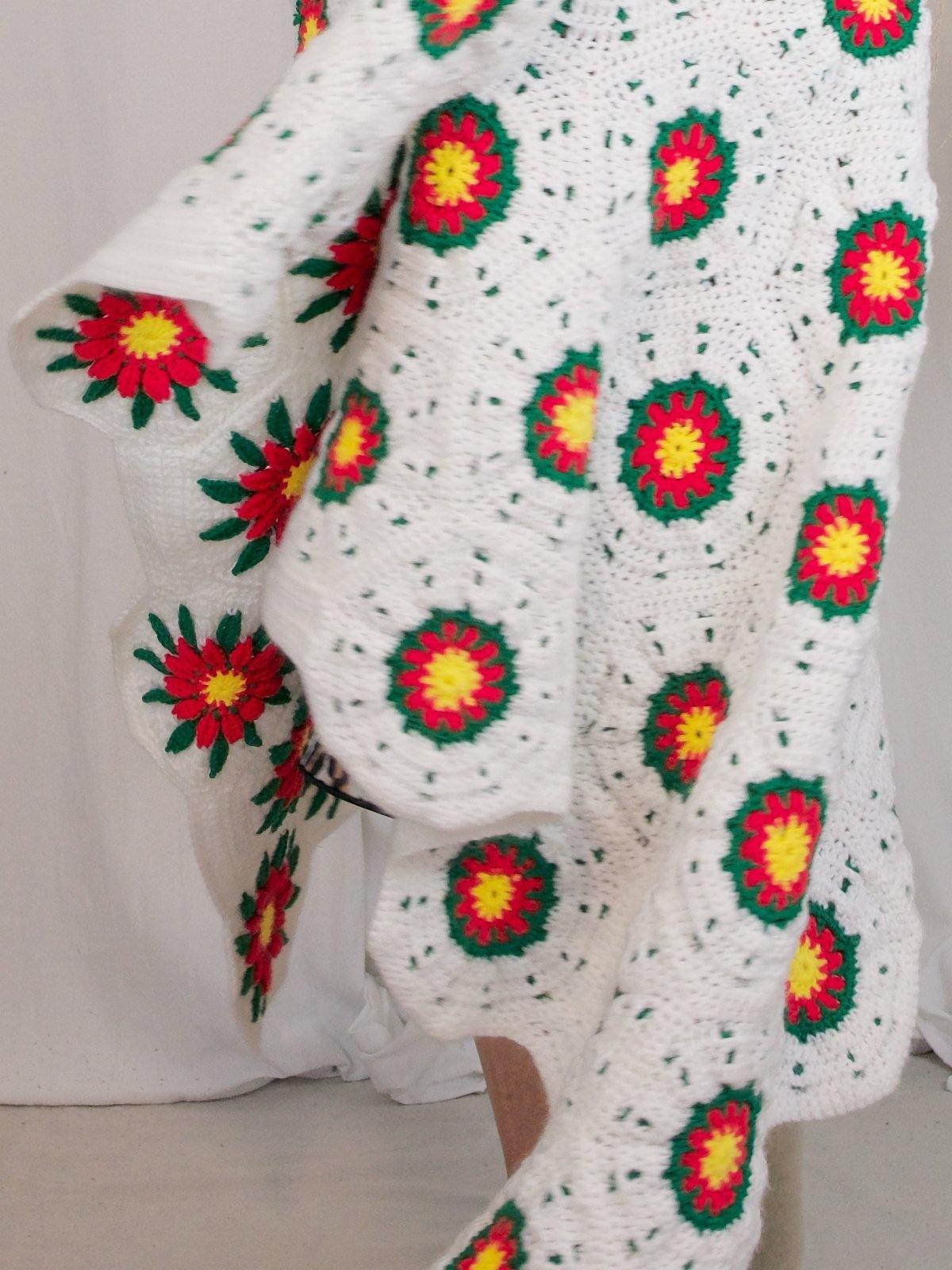 Handmade Red Poinsettia Floral Afghan-closiTherapi | vinTage