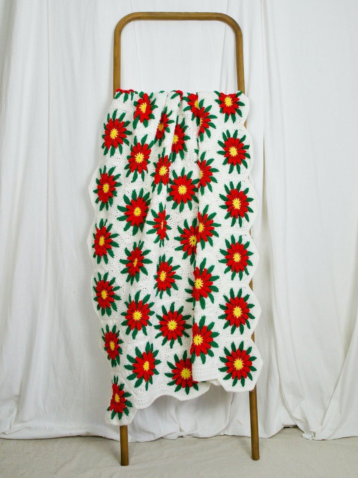 Handmade Red Poinsettia Floral Afghan-closiTherapi | vinTage