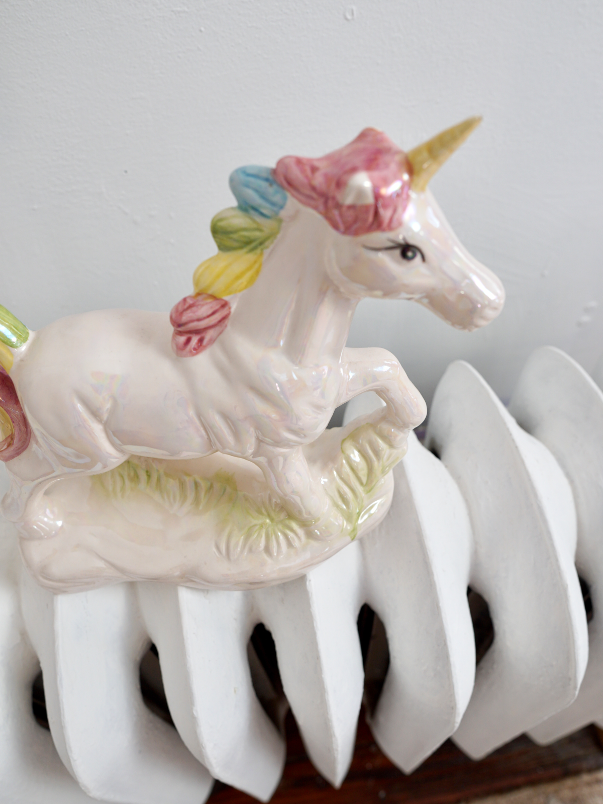 Vintage 80's Iridescent Pastel Ceramic Unicorn-closiTherapi | vinTage