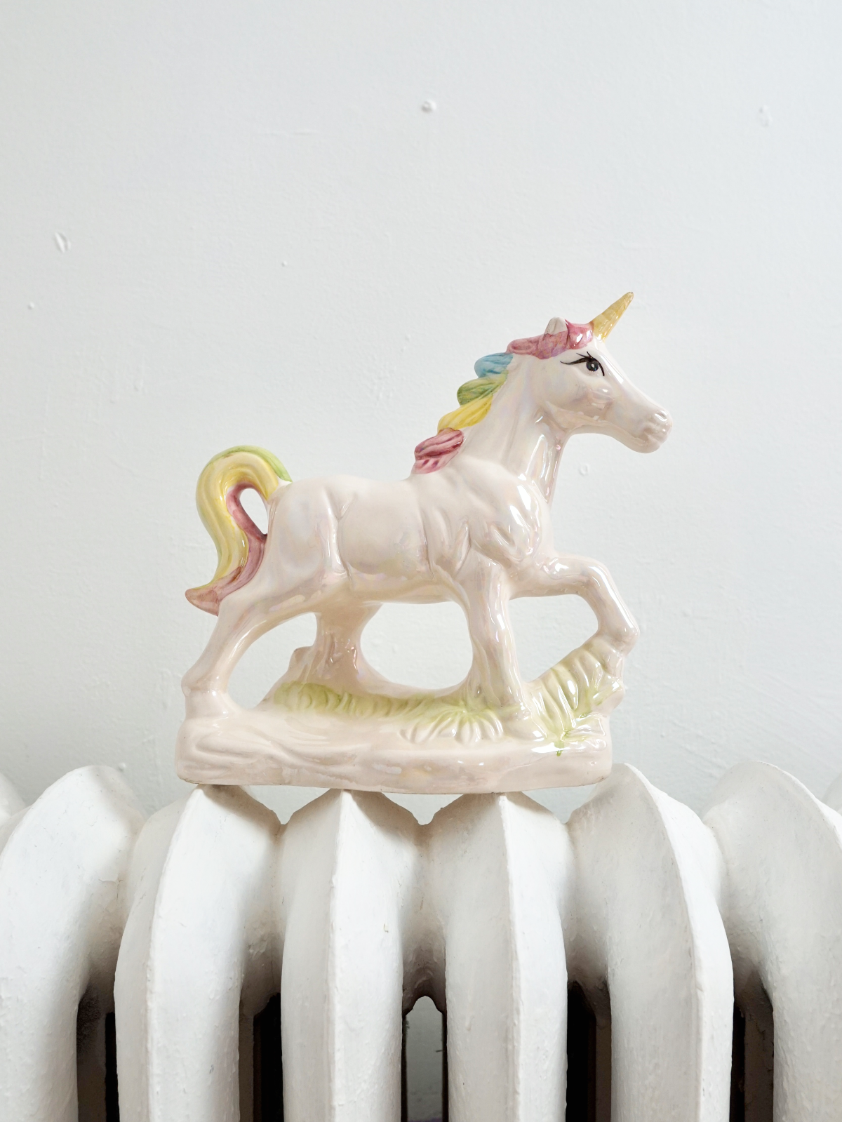 Vintage 80's Iridescent Pastel Ceramic Unicorn-closiTherapi | vinTage