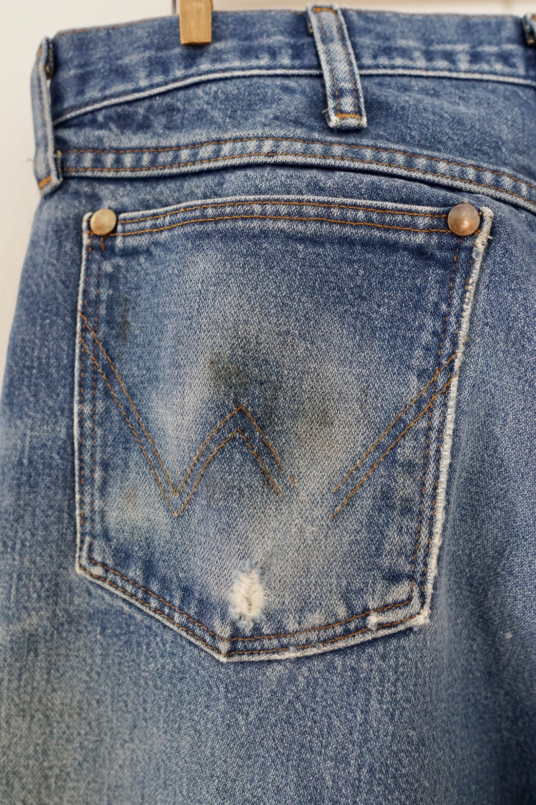 Vintage Faded Wrangler Jeans - 32" Waist-closiTherapi | vinTage