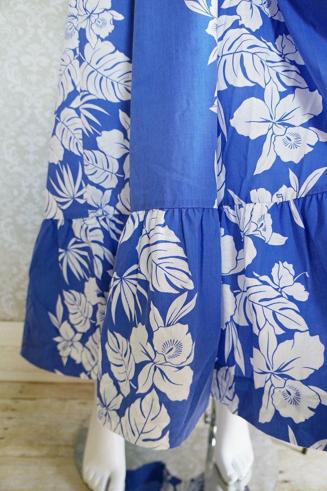 Vintage Hibiscus Hawaiian Maxi Dress-closiTherapi | vinTage