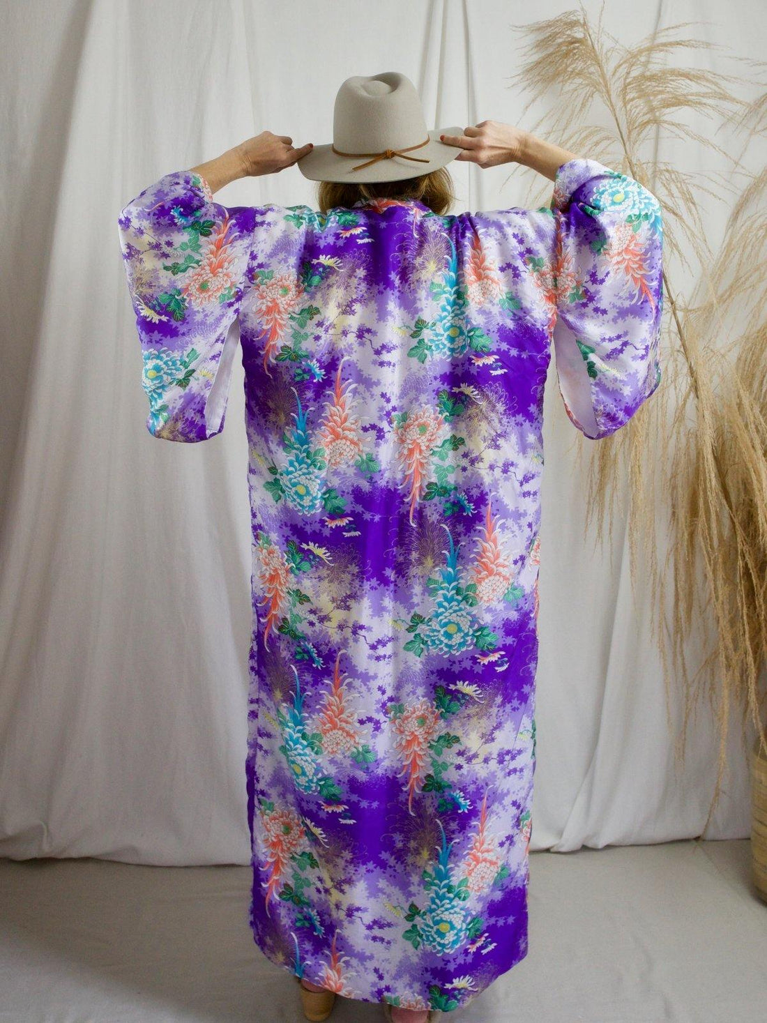 Vintage Japanese Floral Silk Kimono-closiTherapi | vinTage