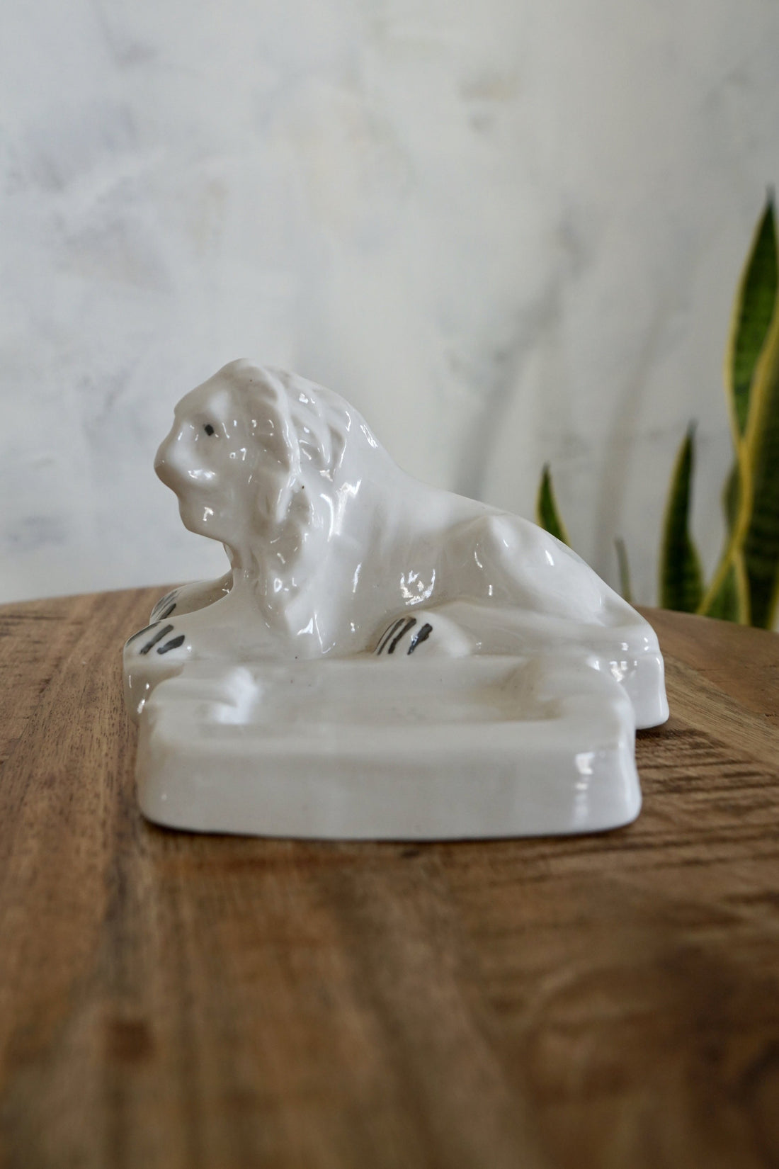 Vintage Lion Ceramic Toke Tray-closiTherapi | vinTage
