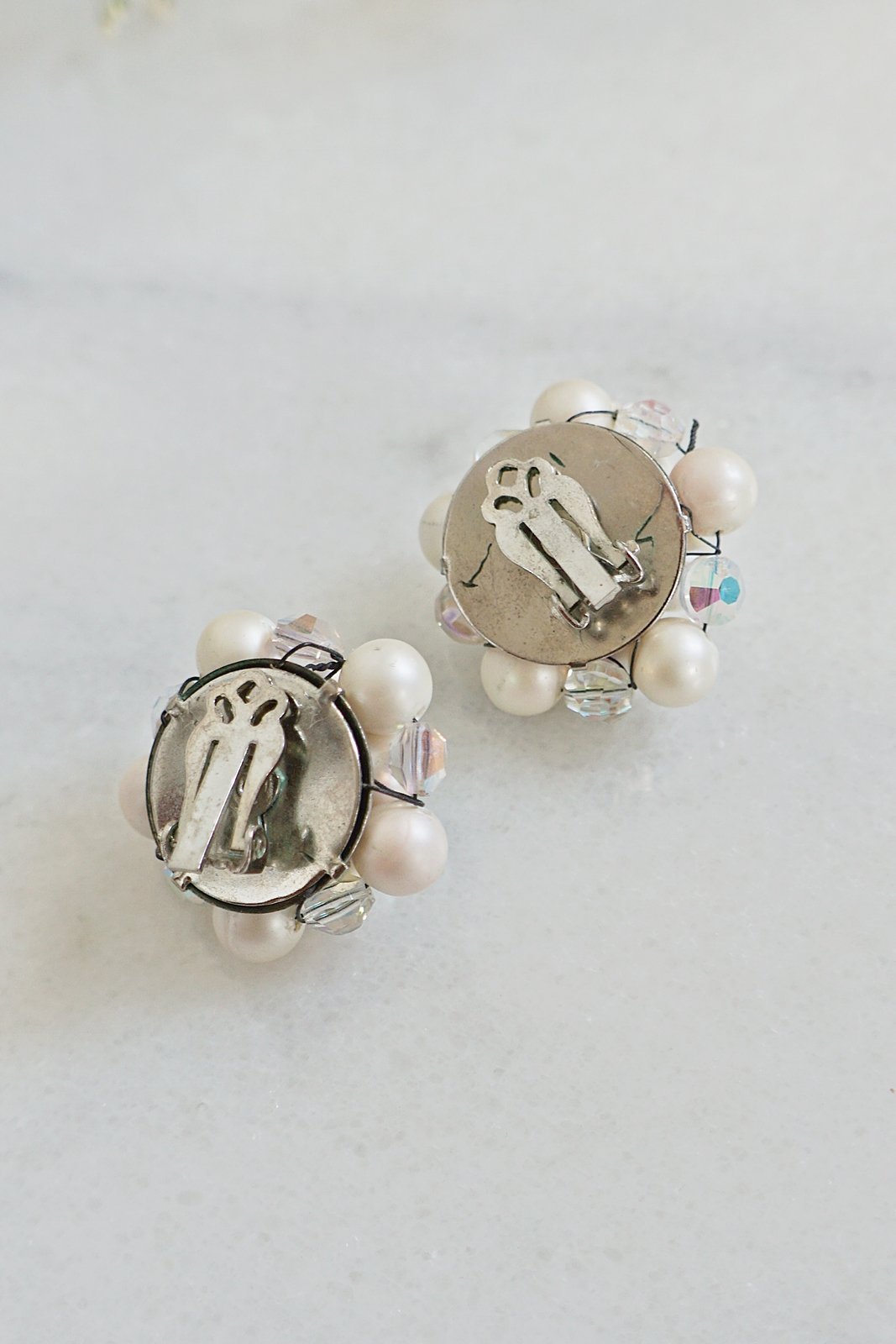 Vintage Pearl Cluster Aurora Borealis Earrings-closiTherapi | vinTage