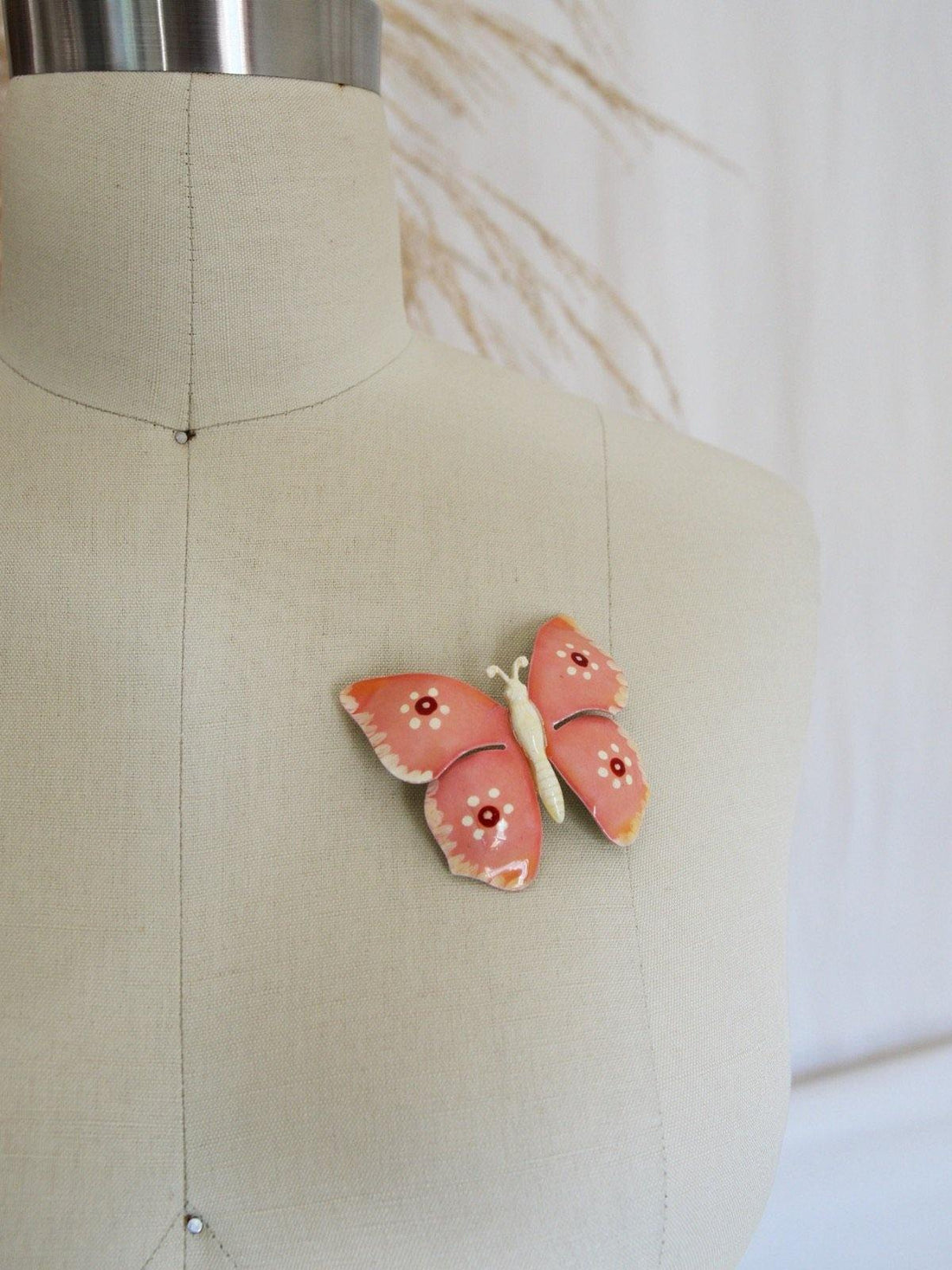 Vintage Pink Butterfly Painted Brooch-closiTherapi | vinTage