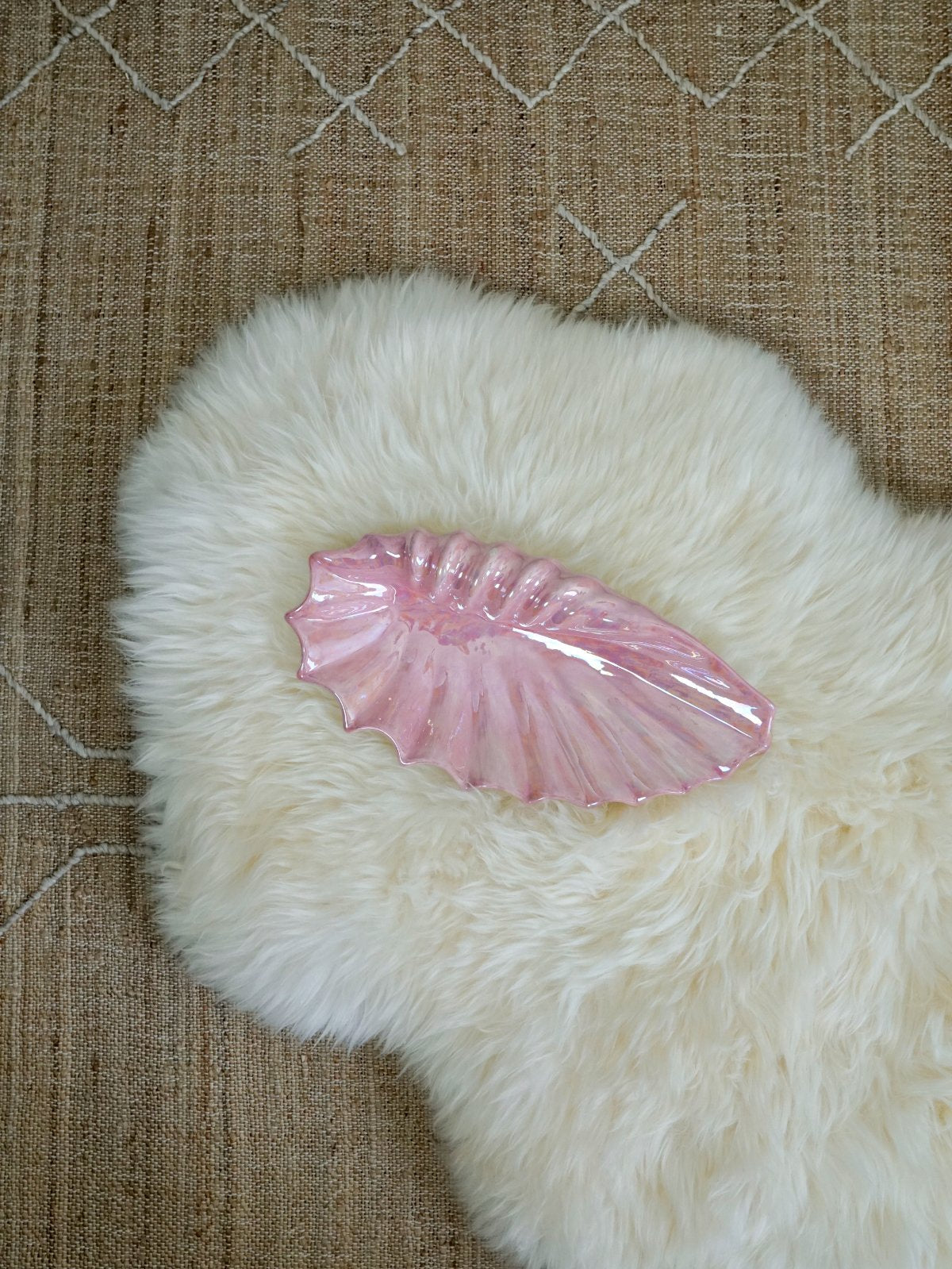 Vintage Pink Ceramic Scalloped Shell Bowl-closiTherapi | vinTage