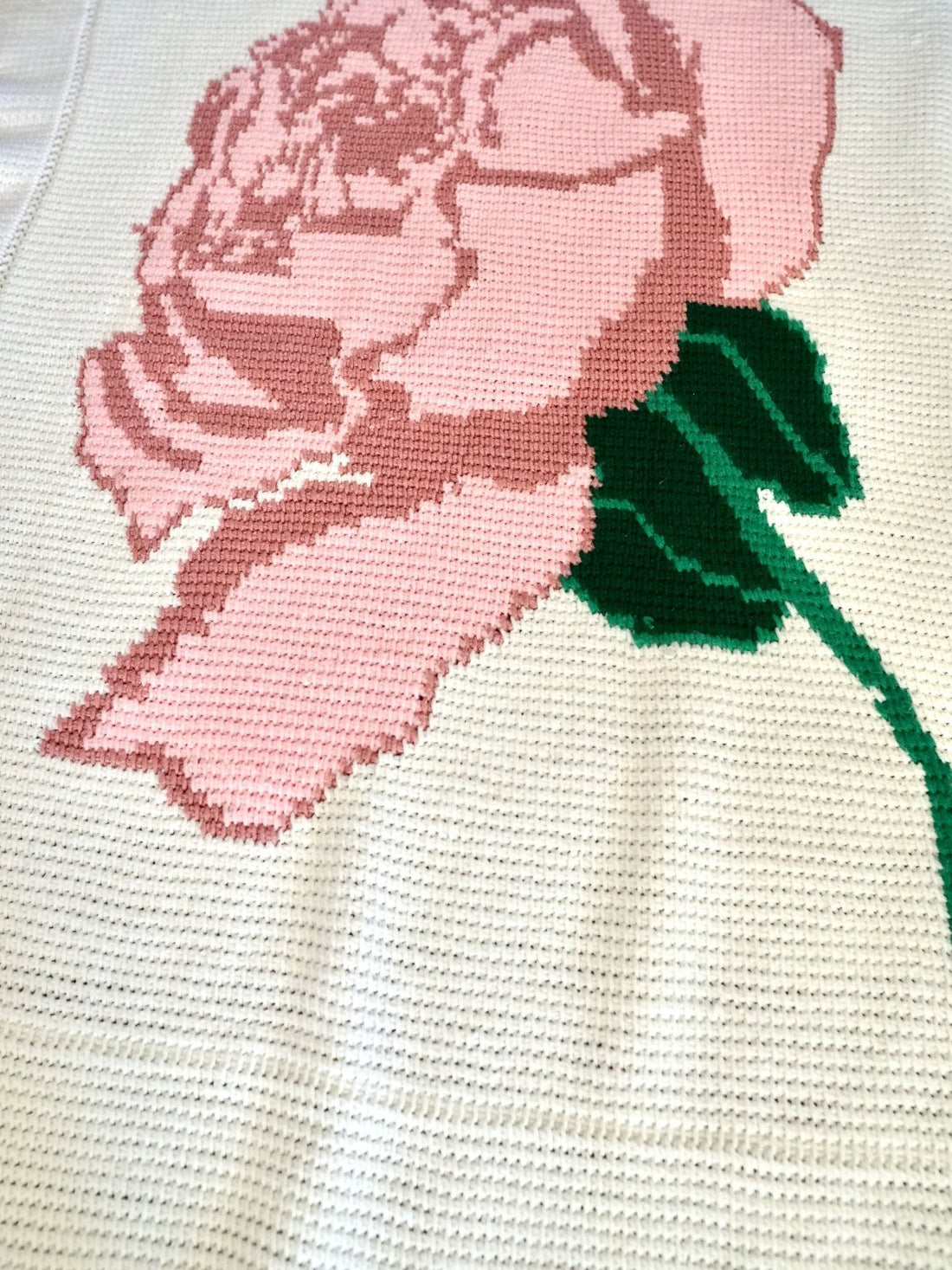 Vintage Rose Handknit Throw Blanket-closiTherapi | vinTage