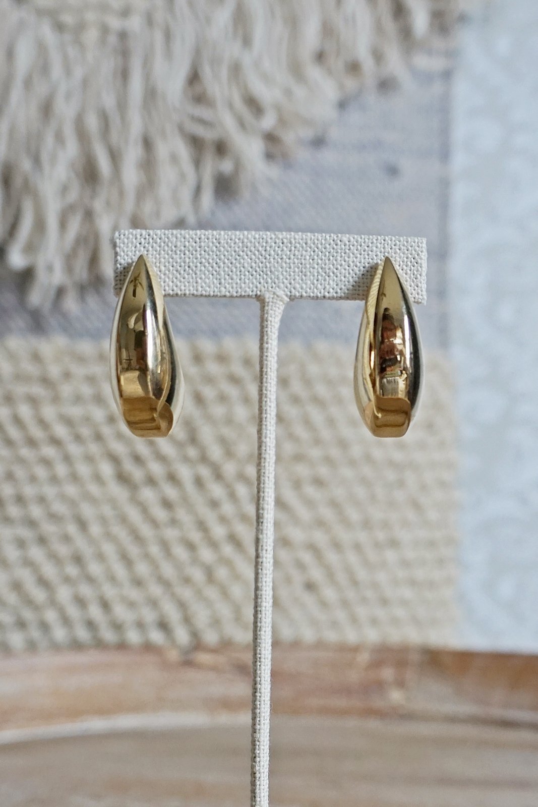 Vintage Sculptural Crescent Earrings-closiTherapi | vinTage