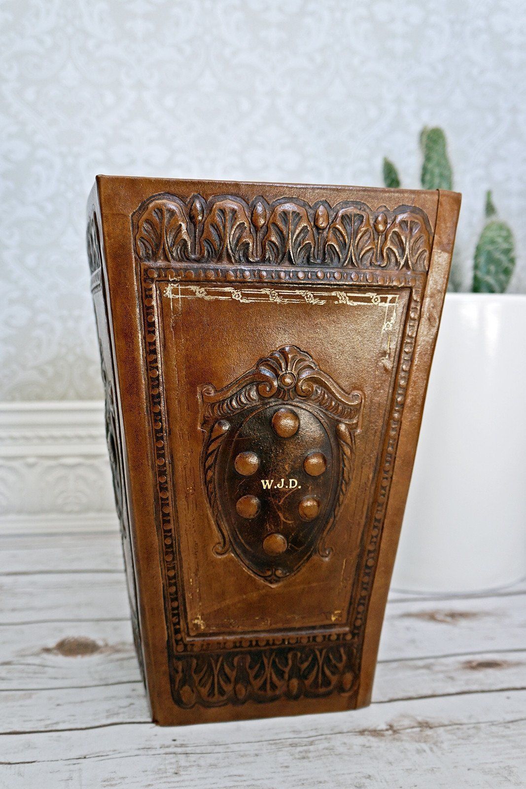 Vintage Tooled Leather Waste Basket-closiTherapi | vinTage