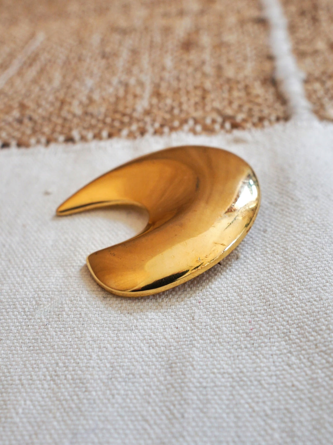 80's Abstract Crescent Brooch-closiTherapi | vinTage