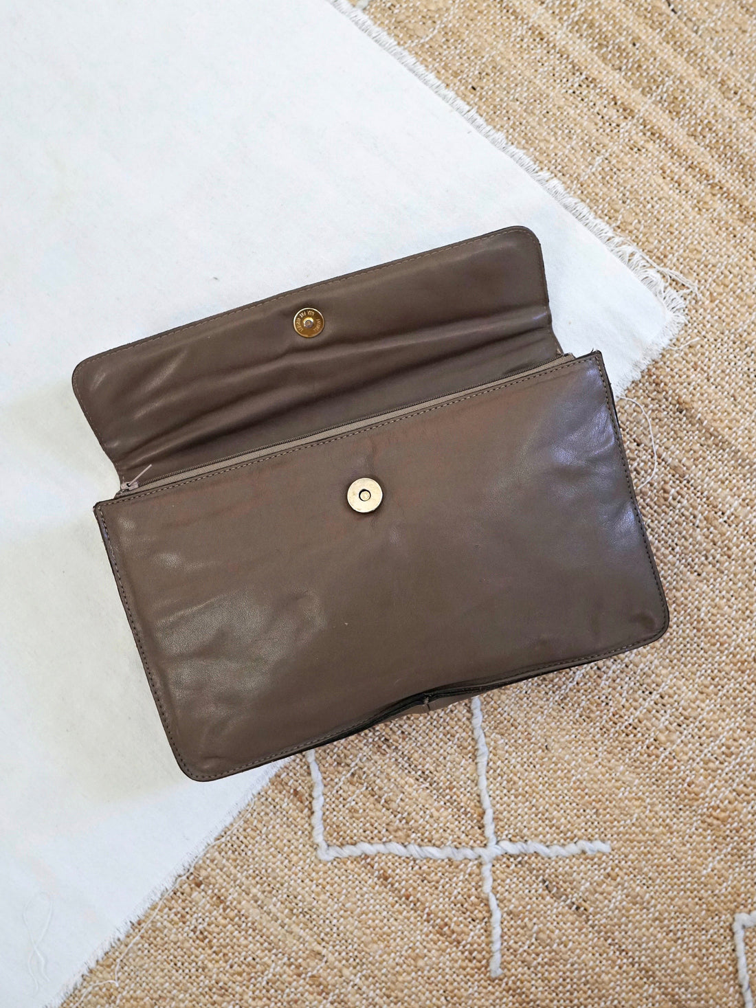 80's Etienne Aigner Mushroom Clutch-closiTherapi | vinTage