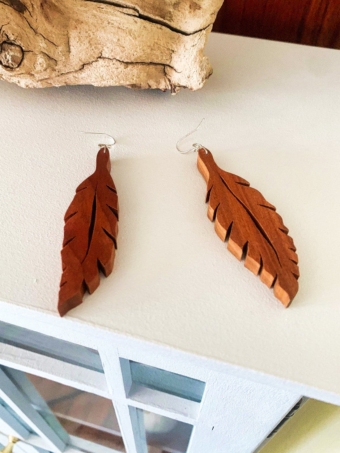 Carved Wood Leaf Earrings-closiTherapi | vinTage