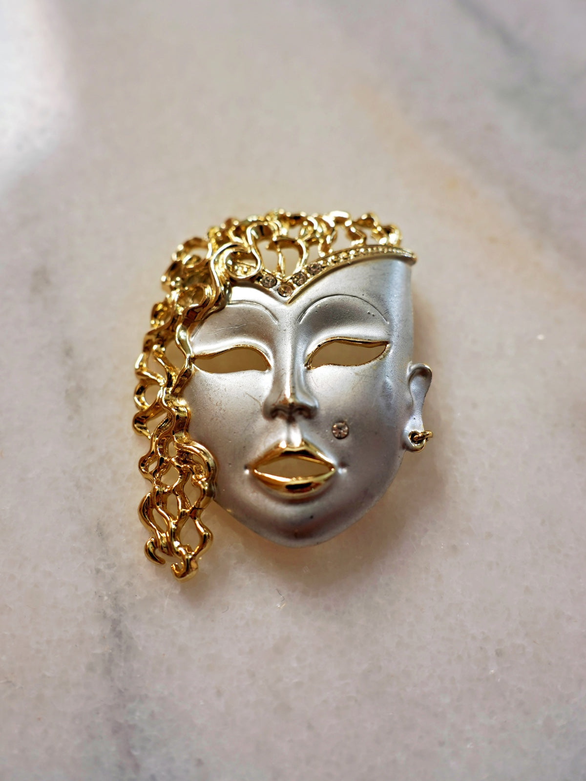Vintage 80's Masquerade Face Brooch-closiTherapi | vinTage