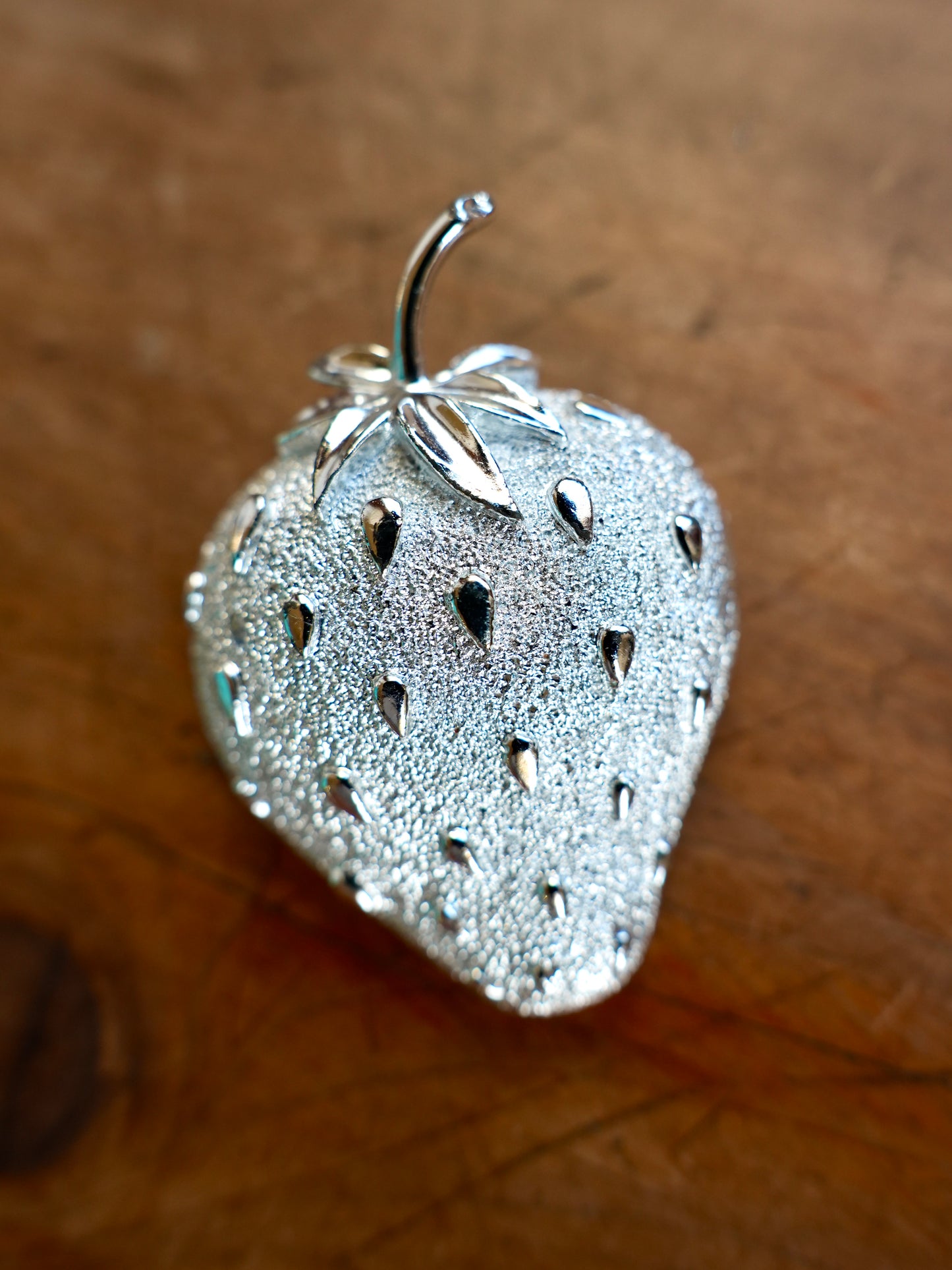 Vintage 80's Strawberry Fruit Brooch-closiTherapi | vinTage