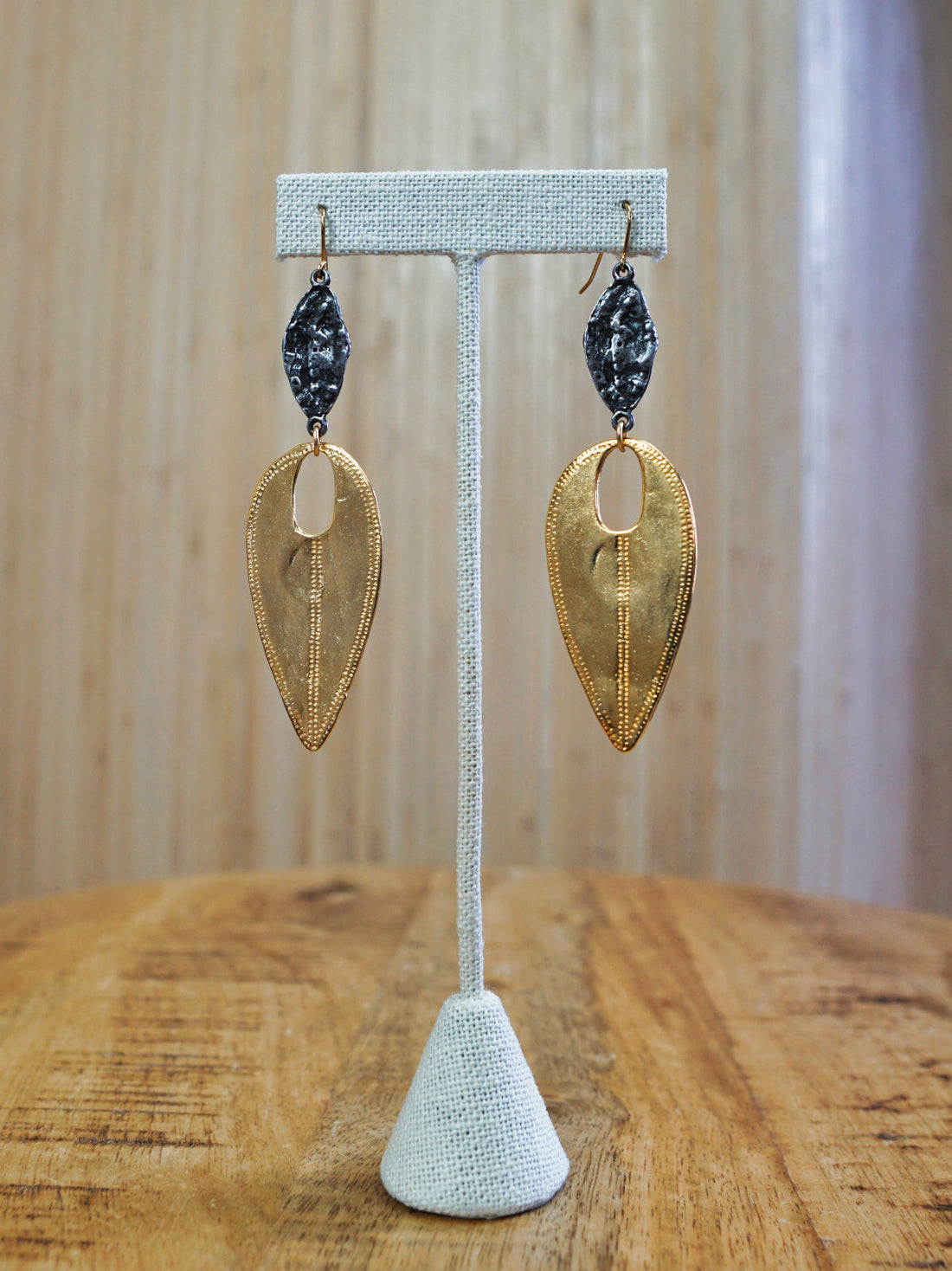 Hammered Gold Edgy Teardrop Earrings-closiTherapi | vinTage