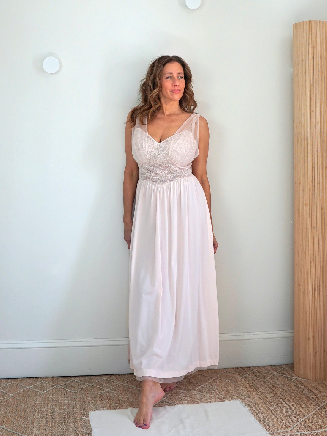 Vintage 60's Pink Lace Nightgown-closiTherapi | vinTage