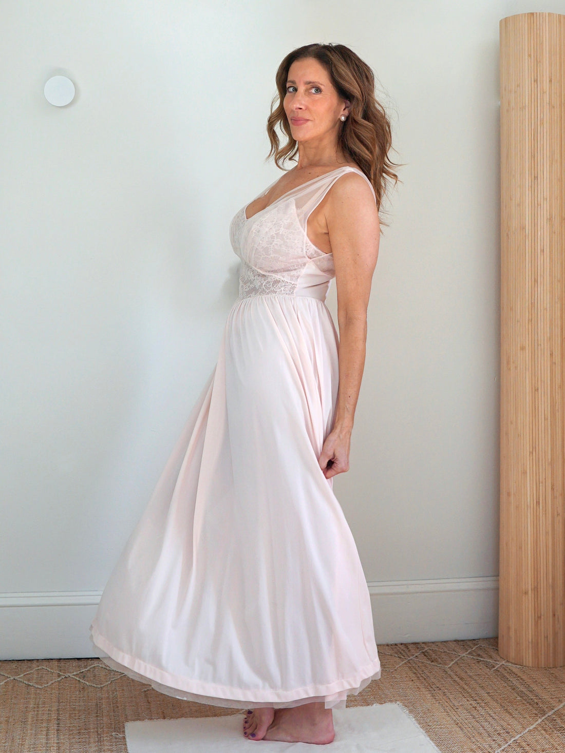 Vintage 60's Pink Lace Nightgown-closiTherapi | vinTage