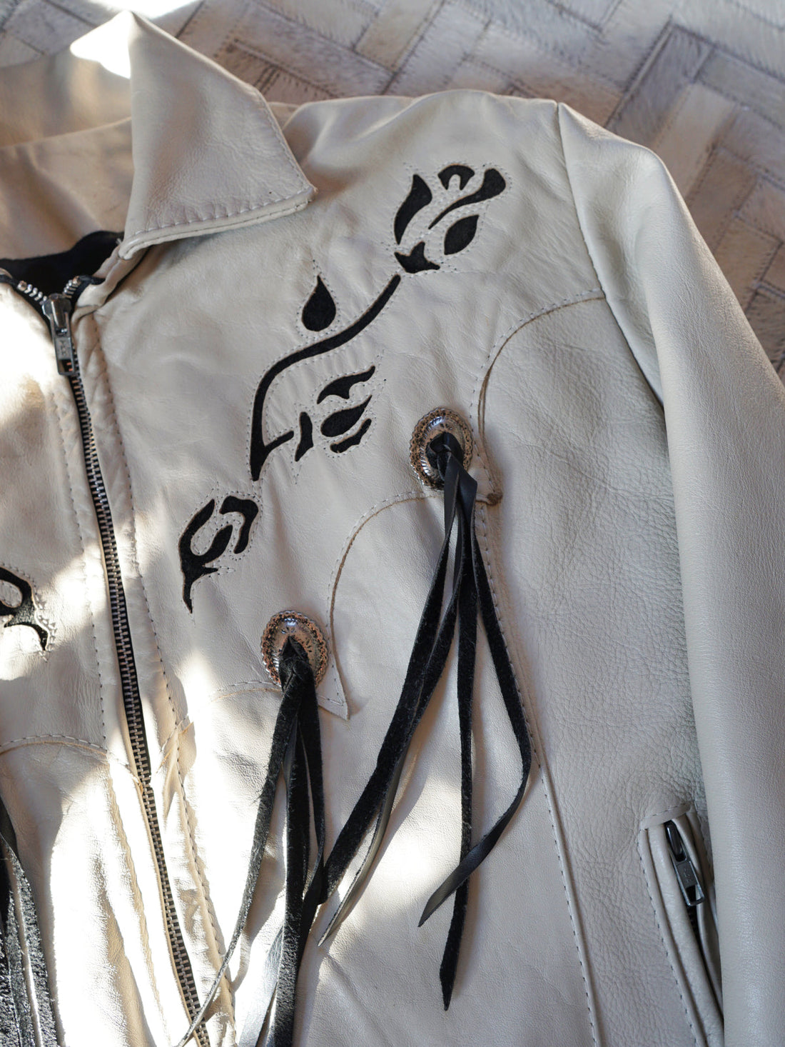 Vintage Bone White Leather Western Fringe Jacket-closiTherapi | vinTage