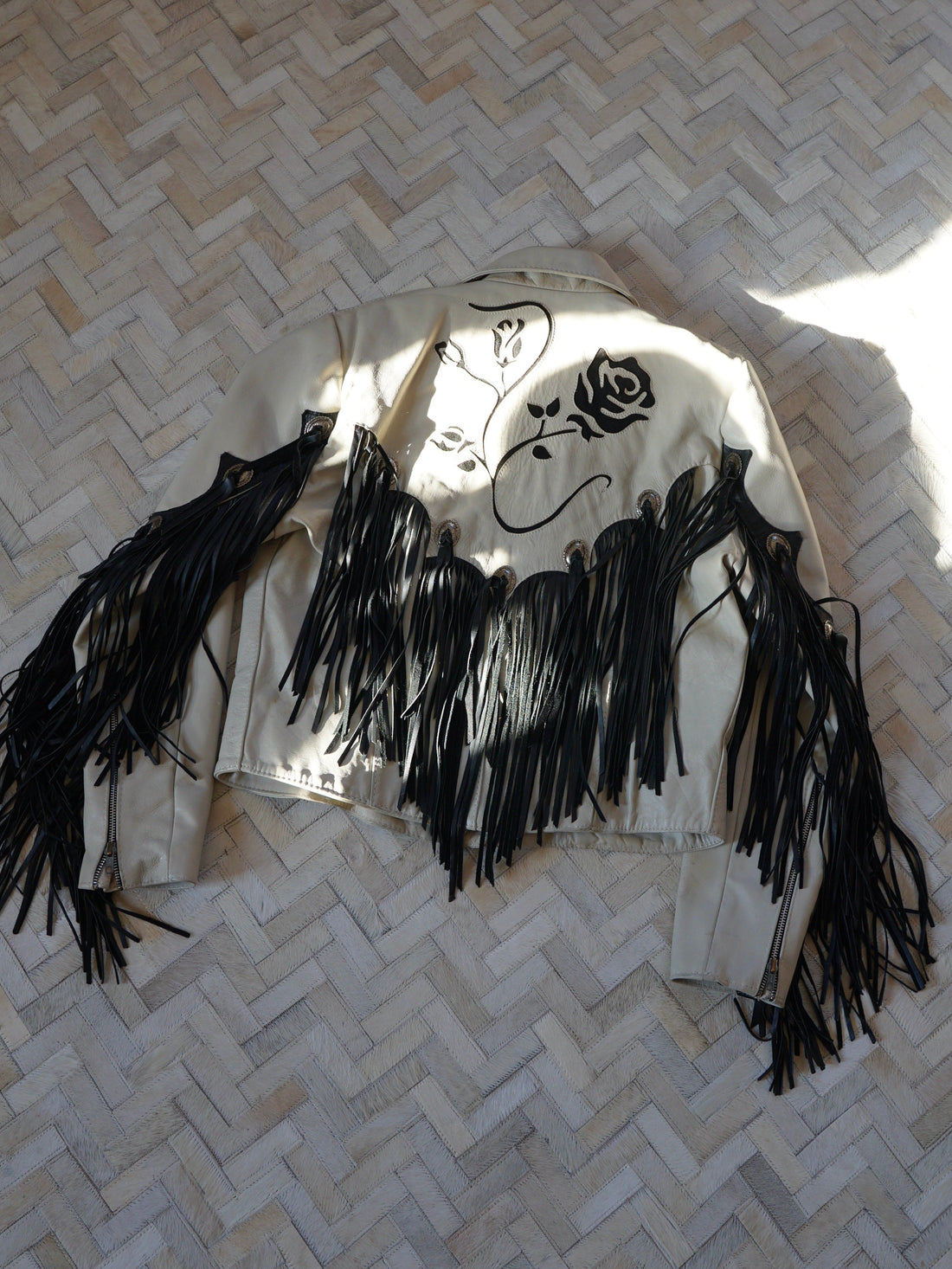 Vintage Bone White Leather Western Fringe Jacket-closiTherapi | vinTage