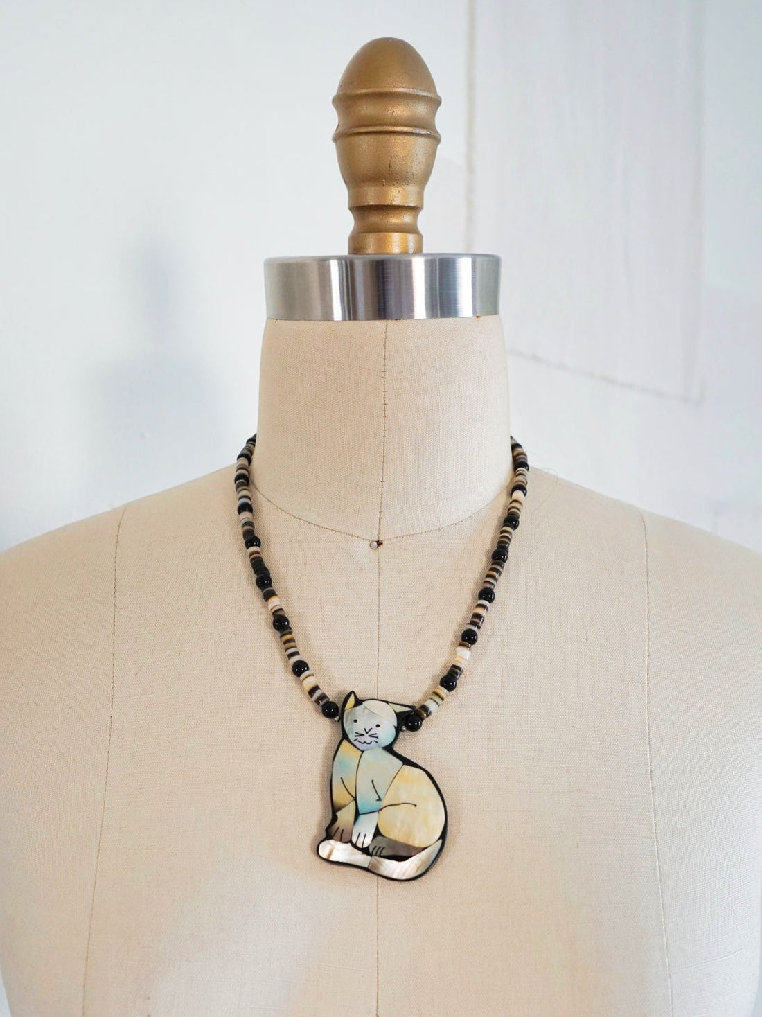 Vintage Cat Abalone Shell Necklace-closiTherapi | vinTage