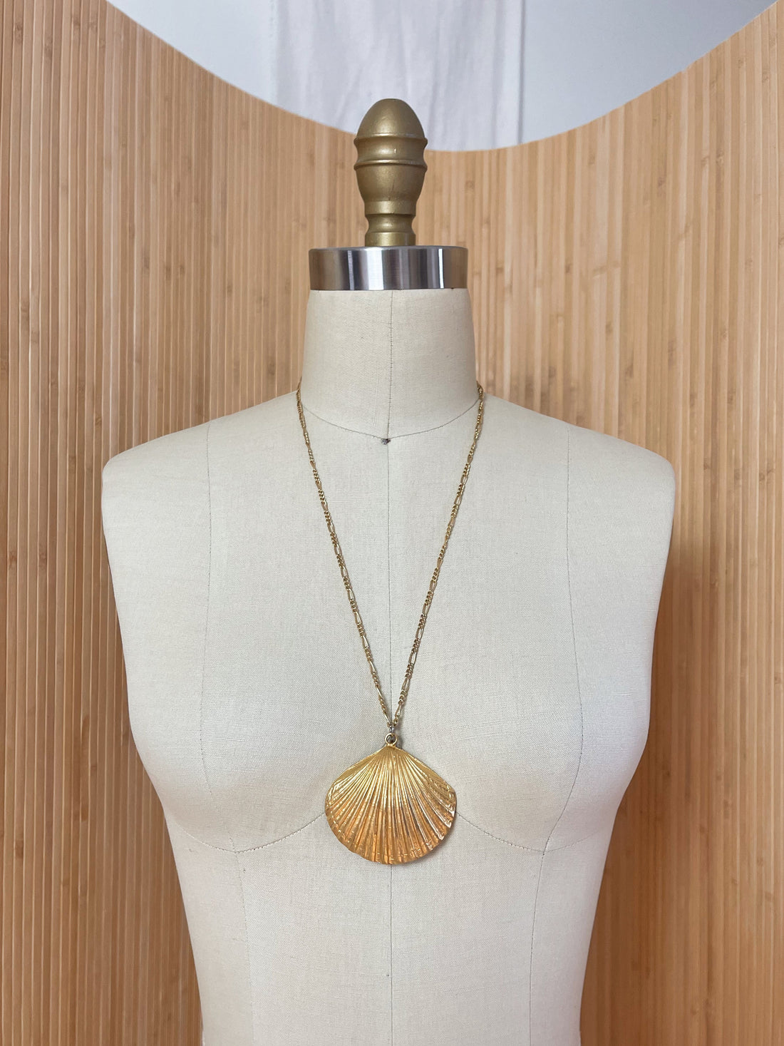 Vintage Golden Seashell Necklace-closiTherapi | vinTage