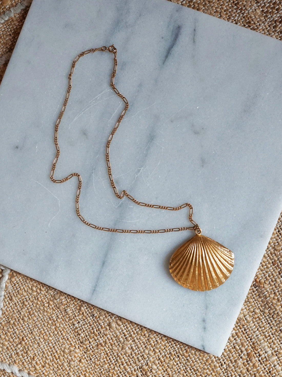 Vintage Golden Seashell Necklace-closiTherapi | vinTage