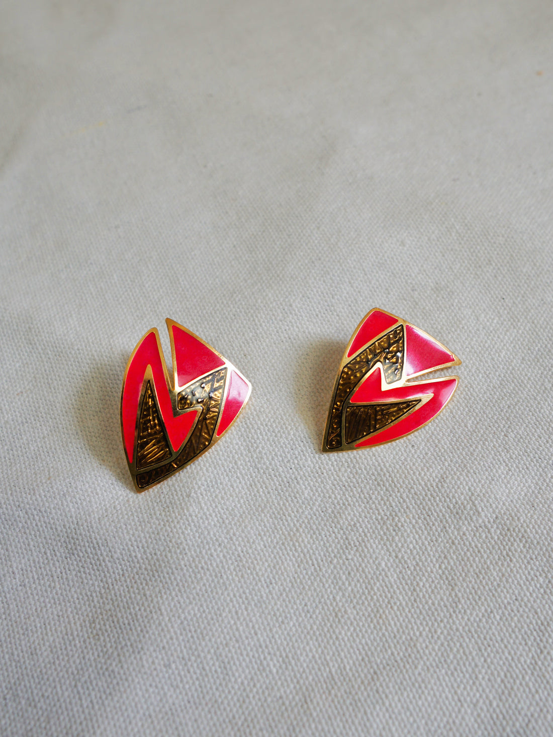 Vintage Hot Pink Abstract Earrings-closiTherapi | vinTage