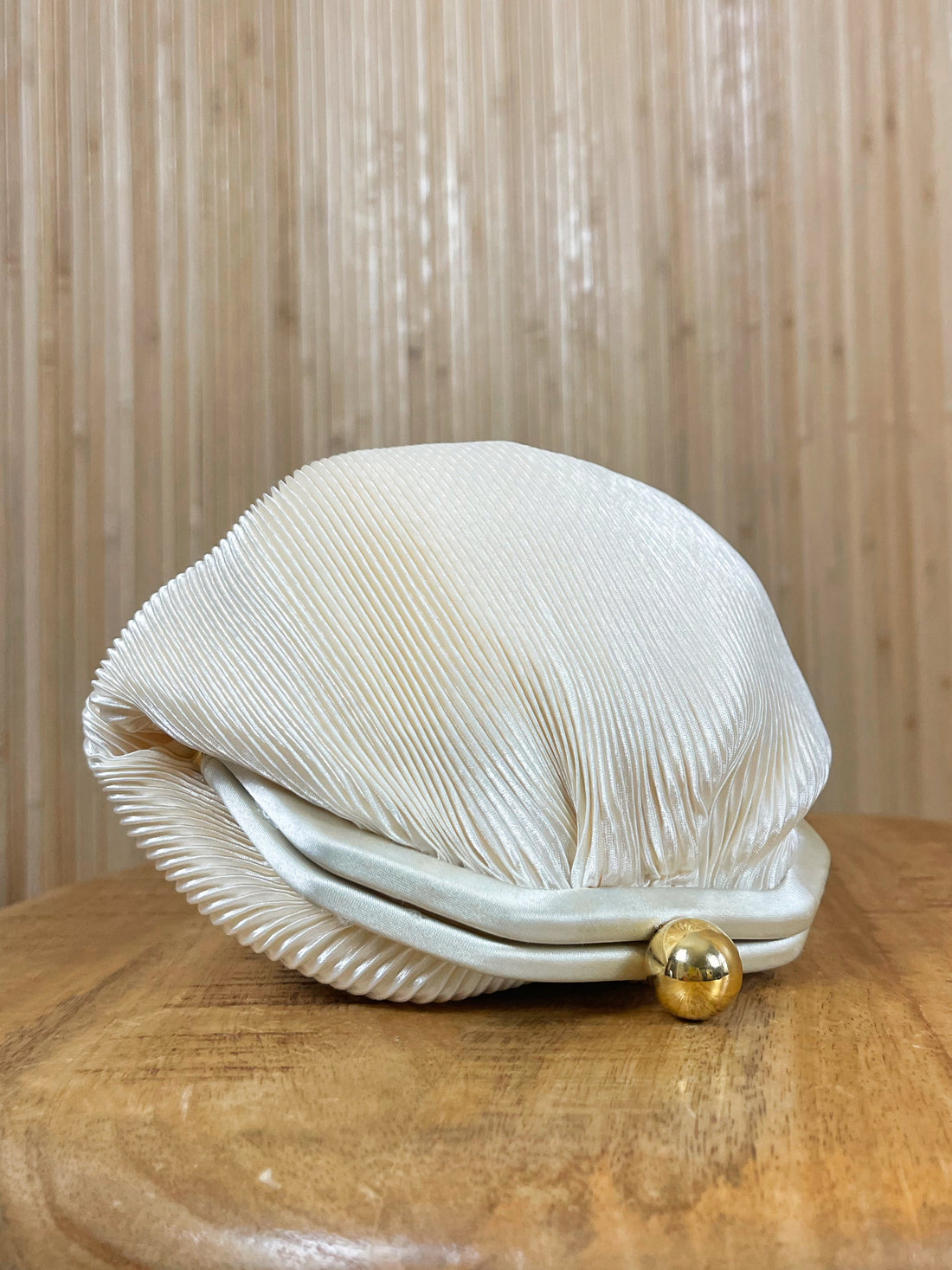 Vintage Vanilla Plisse Clamshell Bag-closiTherapi | vinTage