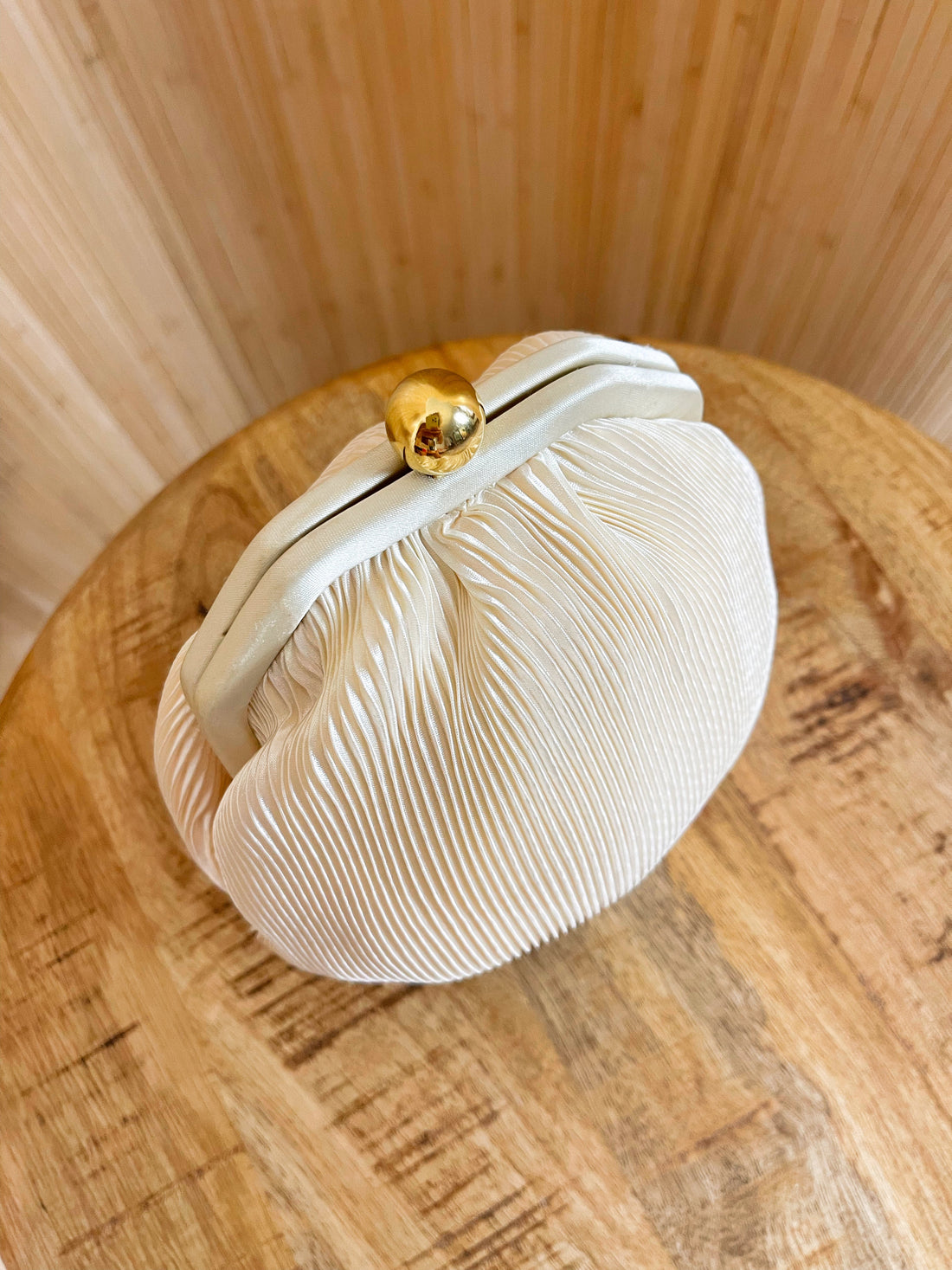 Vintage Vanilla Plisse Clamshell Bag-closiTherapi | vinTage