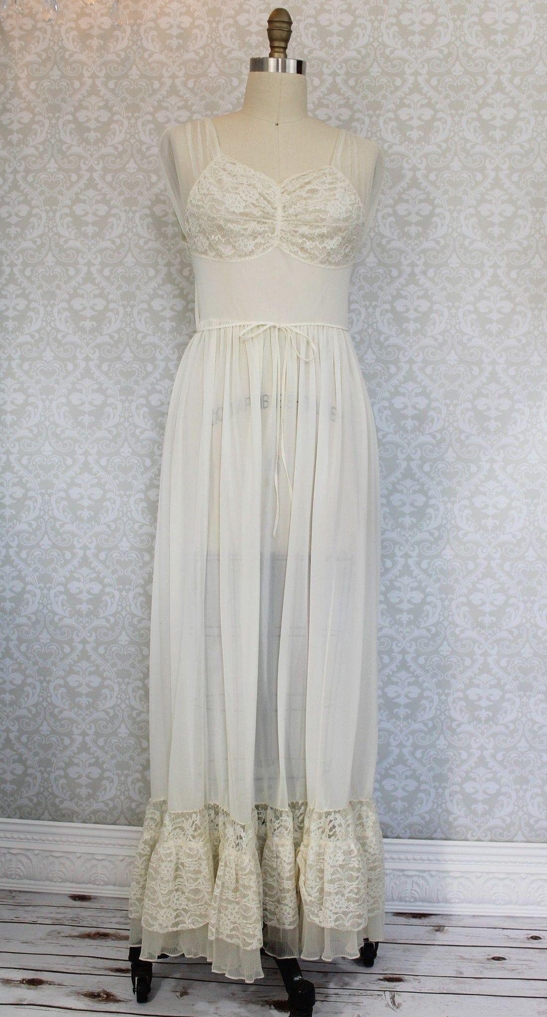 50's Ethereal Lace Frothy Peignoir Set-closiTherapi | vinTage