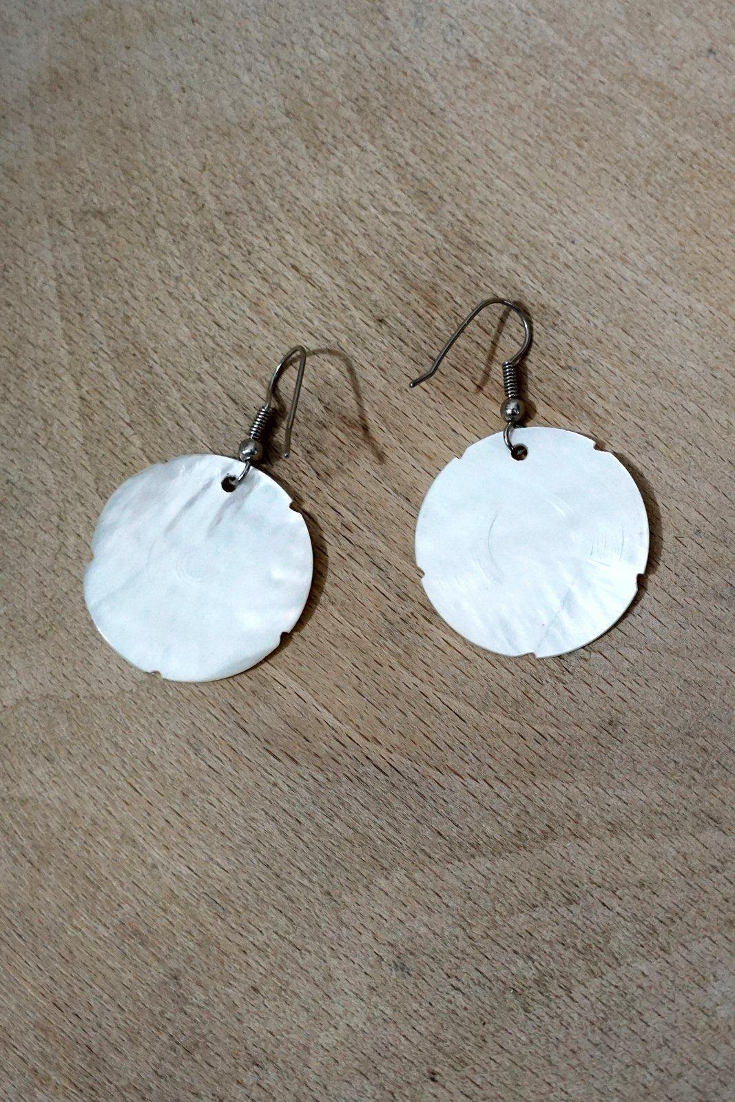Bohemian Seashell Disc Earrings-closiTherapi | vinTage