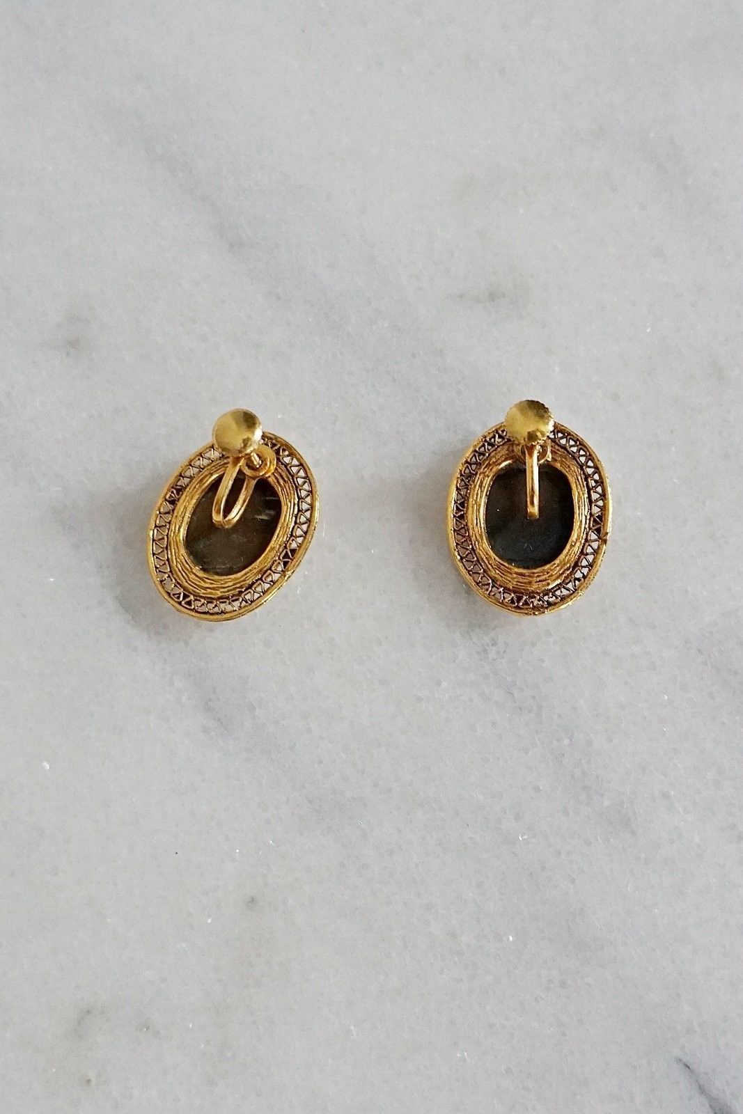 Cameo Screwback Earrings-closiTherapi | vinTage