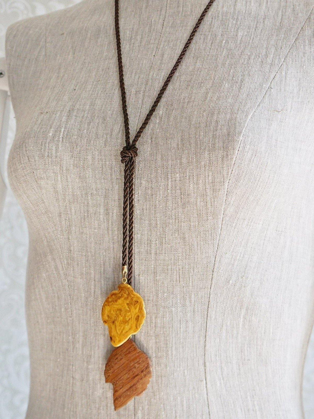 Carved Leaves Lariat Necklace-closiTherapi | vinTage