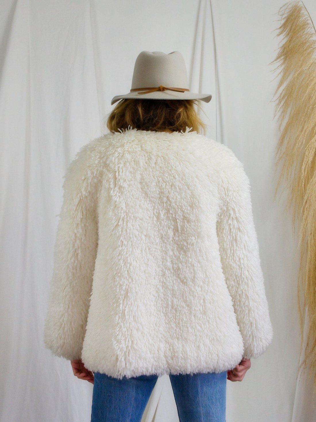Creamy Vanilla Carpet Shag Jacket-closiTherapi | vinTage