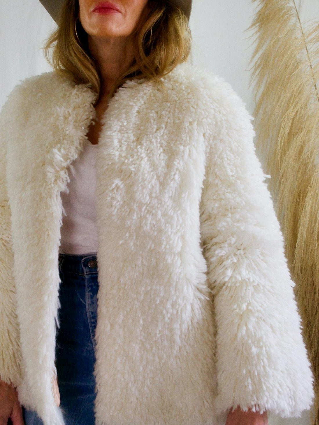 Creamy Vanilla Carpet Shag Jacket-closiTherapi | vinTage