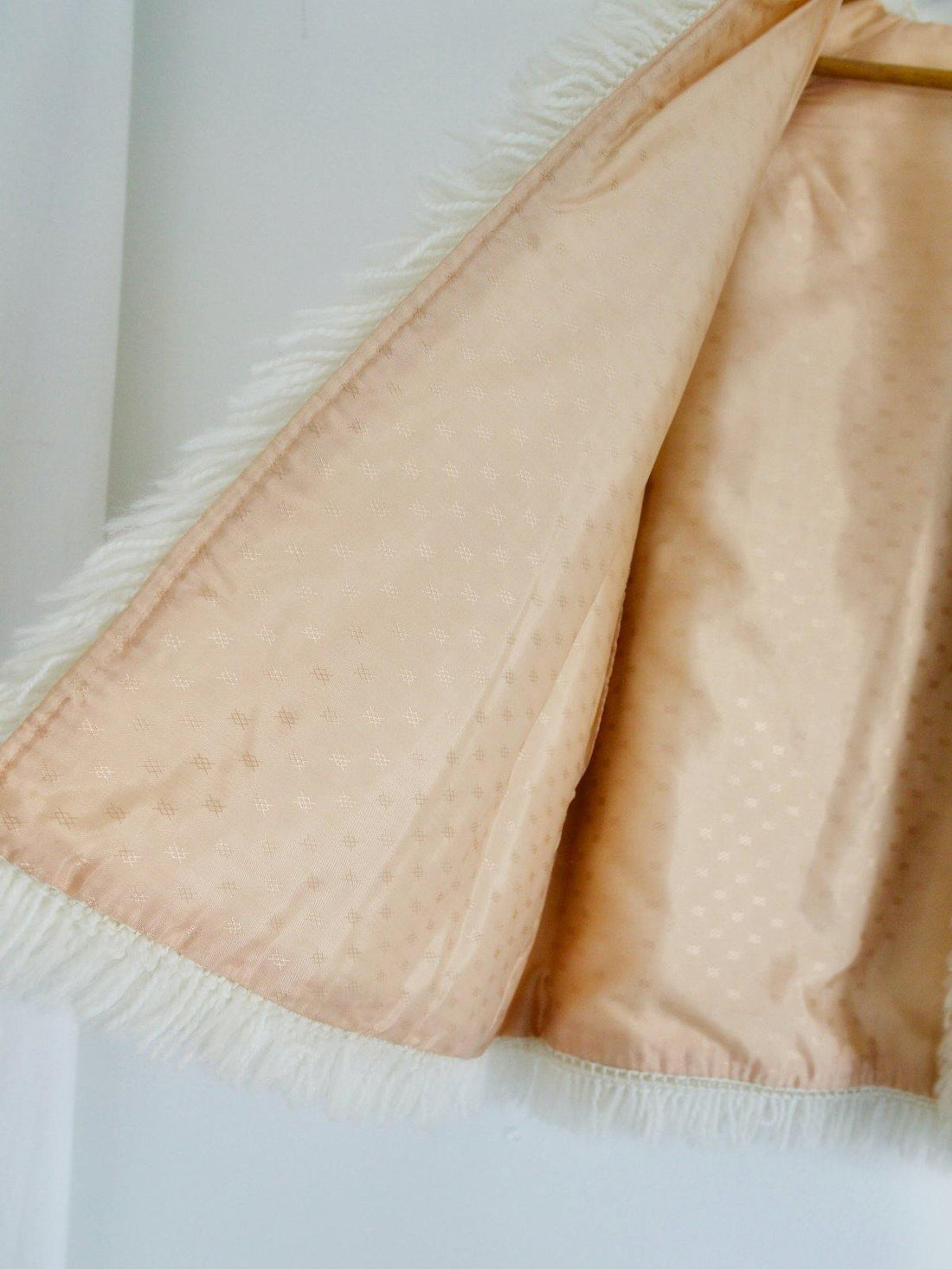 Creamy Vanilla Carpet Shag Jacket-closiTherapi | vinTage