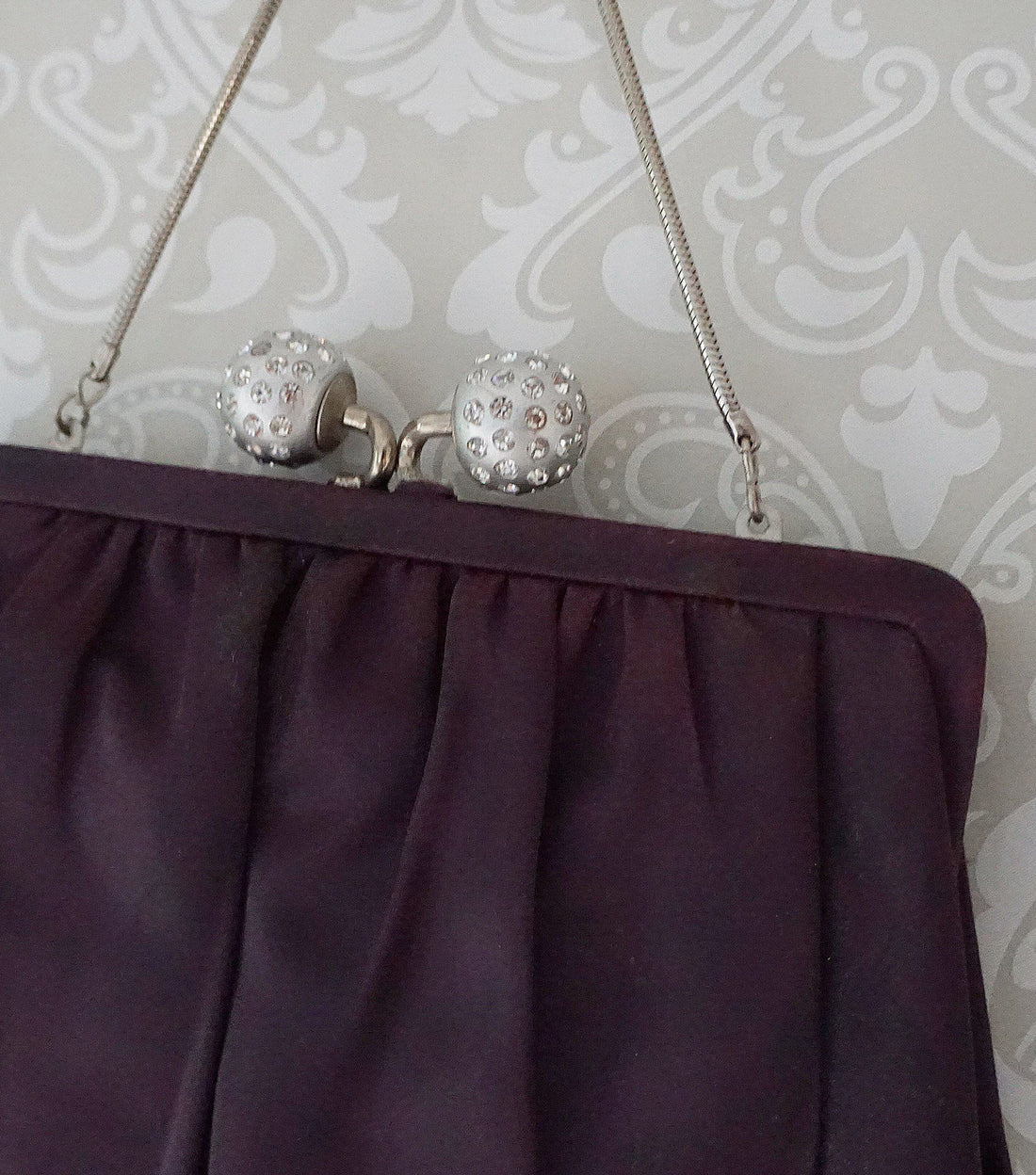 Crystal Kiss Lock Satin Bag-closiTherapi | vinTage