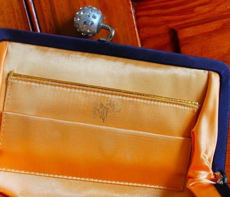 Crystal Kiss Lock Satin Bag-closiTherapi | vinTage