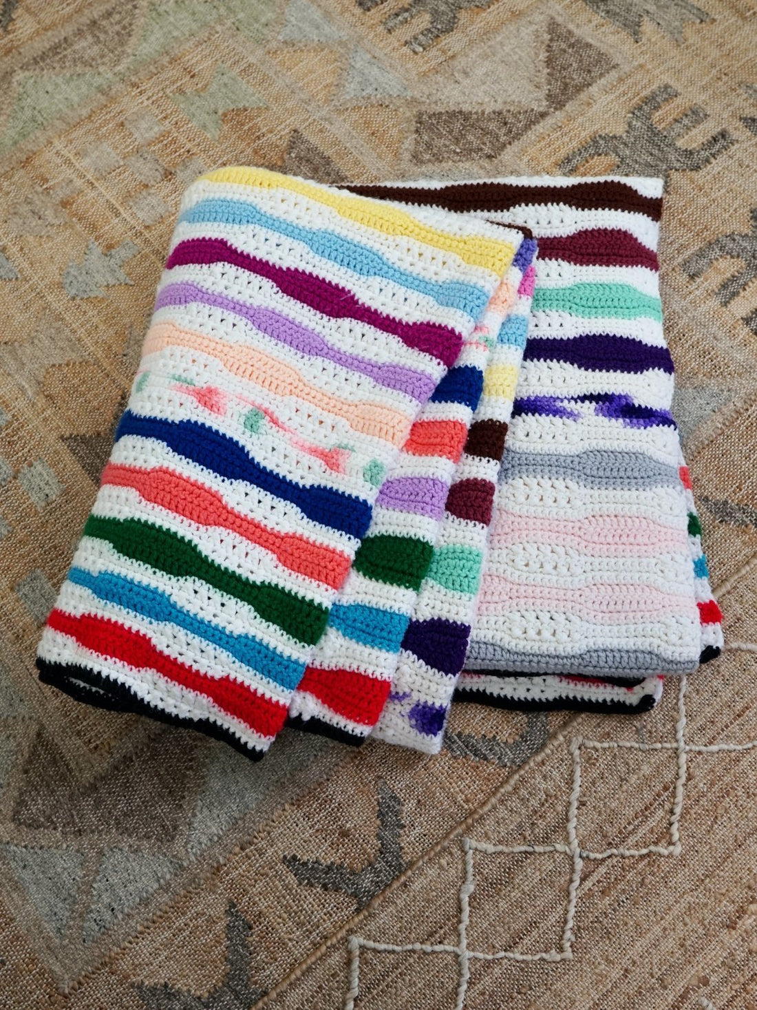 Handknit Rainbow Wavelength Blanket-closiTherapi | vinTage