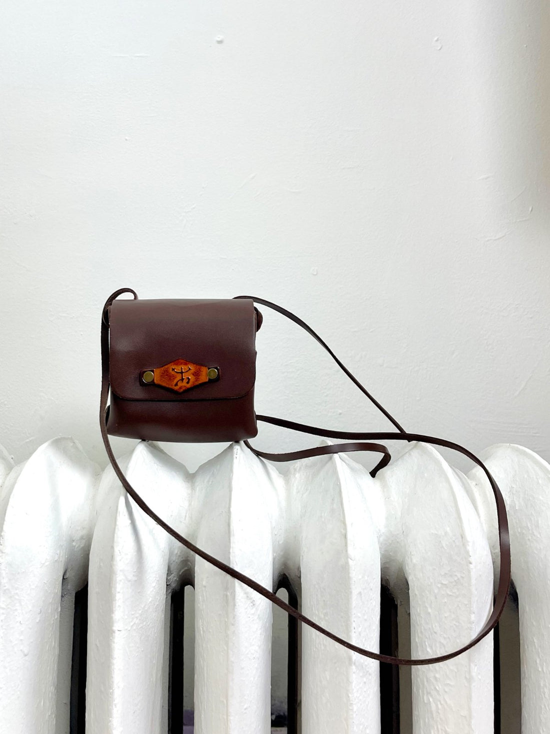 Handmade Carob Mini Leather Box Bag-closiTherapi | vinTage
