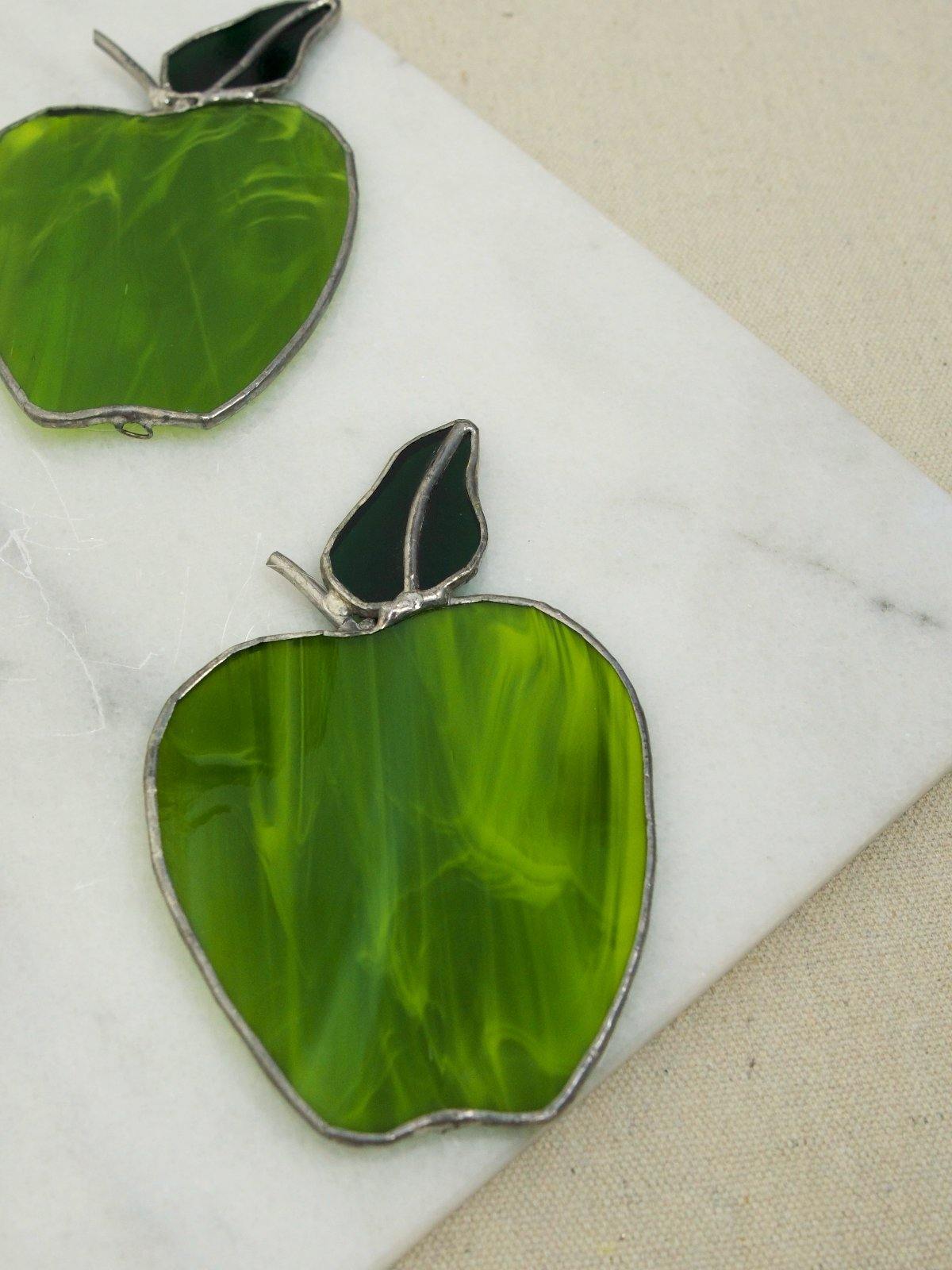 Handmade Green Glass Apple Suncatcher-closiTherapi | vinTage